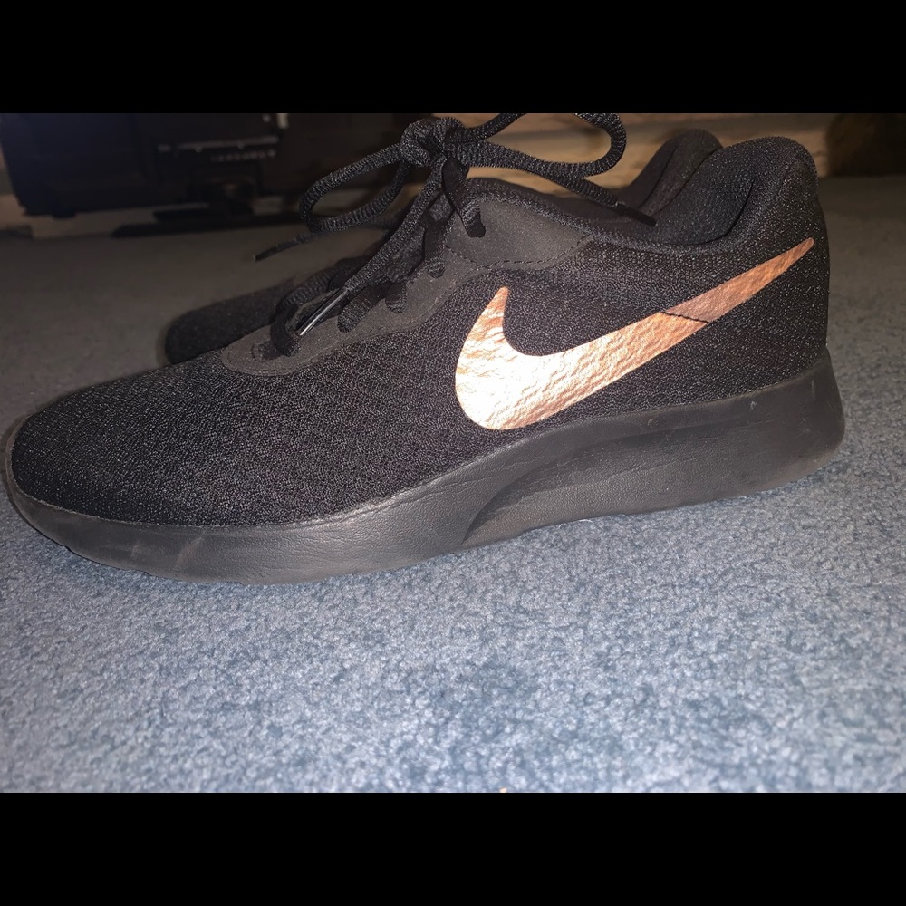 Nike Tanjun Sneakers